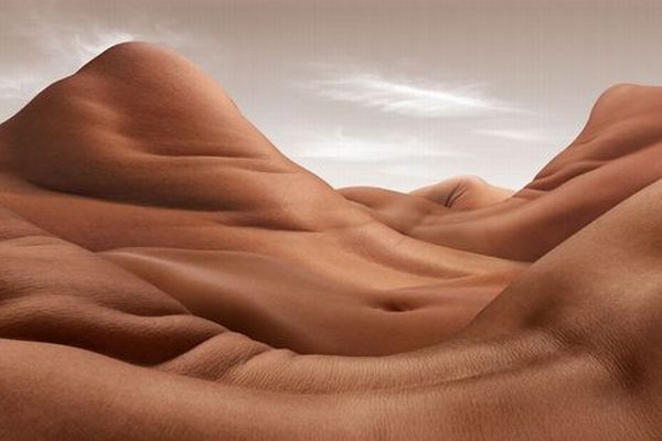人間の体を岩や砂漠として表現、不思議な風景写真の作品