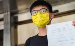 香港民主派の活動家・黄之鋒氏逮捕、1年前のデモに参加した容疑