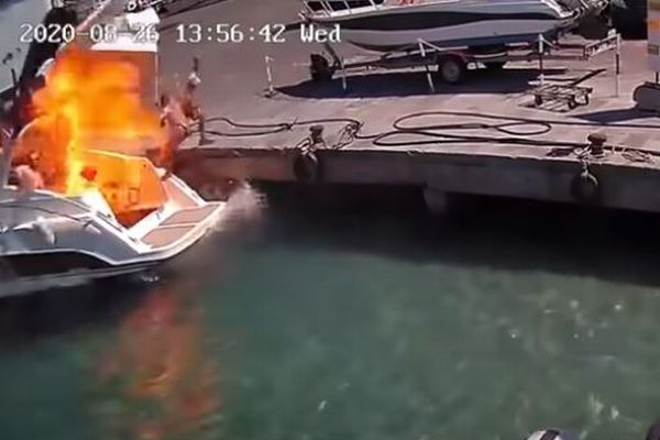 イタリアの港で突然、船が爆発、女性が吹き飛ばされる映像がショッキング