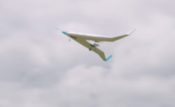 翼の中に客席があるV字型旅客機のプロトタイプ、初めての試験飛行に成功