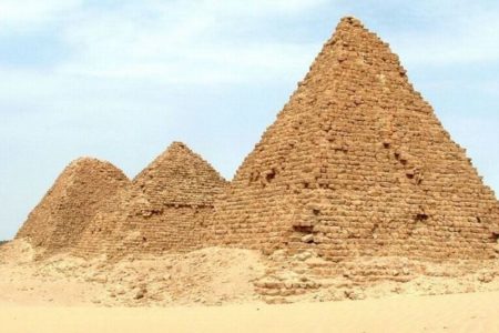 スーダンにある古代のピラミッドがピンチ、記録的な洪水で危機が迫る