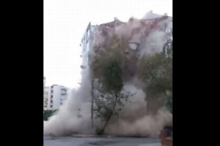 トルコ・ギリシャでM7.0の地震、建物が倒壊し津波も発生【複数動画】