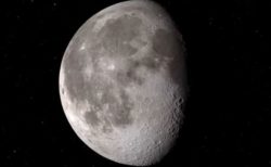 NASAが月に水があることを発表、広範囲に分布している可能性