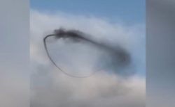 メキシコ上空に謎の黒い輪が出現、ゆったり浮遊する姿に住民もびっくり