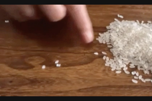 中国の米からプラスチックの偽米粒が見つかった【動画】