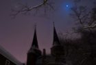今年のハロウィーンの夜は、珍しい「ブルームーン」が夜空に浮かぶ
