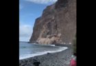 カナリア諸島の島で大規模な崖崩れ、ビーチにいた人が撮影した動画が恐ろしい