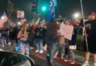 カリフォルニア州で夜間外出禁止令、それを無視し道路上には抗議する人々が集結