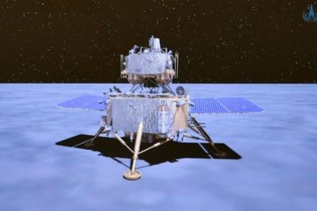 中国の探査機が月面への着陸に成功、2kgの土壌を地球へ持ち帰る予定