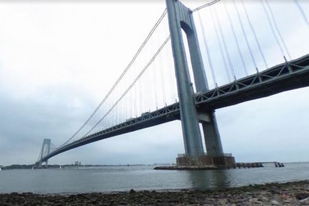 強風に煽られるニューヨークの橋、波のように大きくうねる動画にびっくり