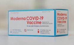 「モデルナ」の新型コロナワクチン、顔のプチ整形を受けた人に副作用