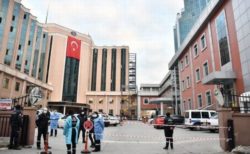 トルコの病院で酸素ボンベが爆発、火災により新型コロナの患者9人が死亡