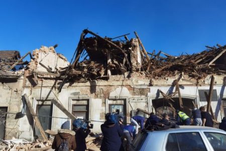 クロアチアでM6.4の地震が発生、6人が死亡、揺れの強さを物語る動画