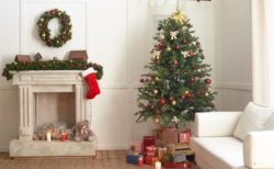 プラ素材のクリスマスツリーをカッコ良く見せるショップのノウハウ、元店員が投稿