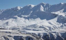 イランの山で猛烈な吹雪や雪崩が発生、10人が死亡、行方不明者も