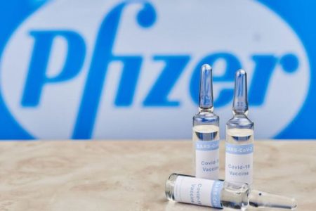 FDAが新型コロナ・ワクチンのアレルギー反応を調査、原因は化学物質か？