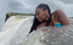 超危険！巨大な滝の上から撮影した女性の動画が怖すぎる