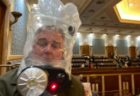 トランプサポーターが連邦議会へ侵入、議員がガスマスクをして避難