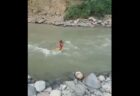 橋が壊れた南米の村で、少女がロープを使って激流を渡る映像がショッキング