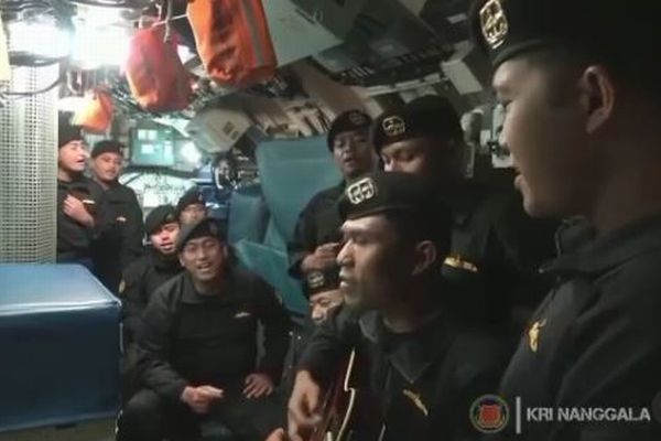 【潜水艦沈没事故】インドネシア海軍が乗組員の過去の動画を公開
