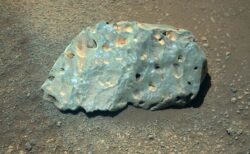 火星探査ローバー「パーサヴィアランス」が、緑色の奇妙な石を発見