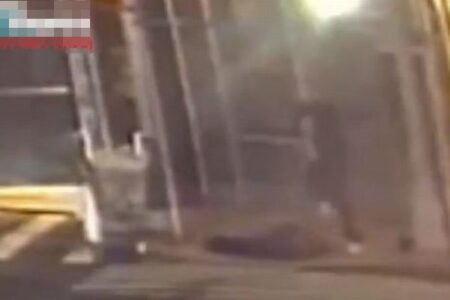 NYで再びアジア系の男性が襲撃される、頭を何度も蹴られ重体【動画】