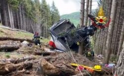 イタリアの山でロープウェーが落下、ゴンドラに乗っていた14名が死亡