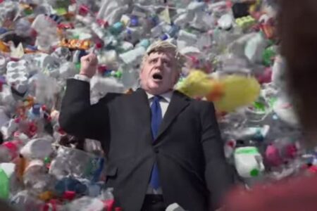 英首相官邸がプラスチックだらけに！自然保護団体の動画が強烈
