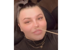 鼻毛脱毛のワックスが取れなくなった!もう笑うしかない【動画】