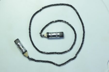鉛筆の芯から、繋がった212個の鎖を削り出してギネス世界記録