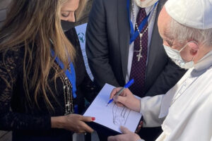 ローマ教皇が特別仕様の完全電気自動車を発注、環境に配慮