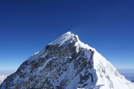 エベレストでも新型コロナが蔓延、ベースキャンプで多くの登山者が感染か？