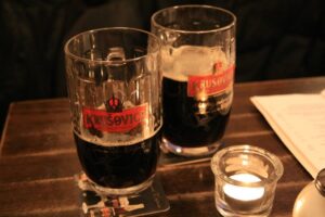 新型コロナウイルスのワクチン接種前に知りたい！お酒はどれくらい控えるべき？