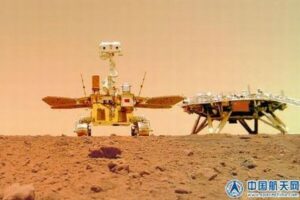 中国の火星探査ローバー「祝融」が撮影した、新たな写真が公開される