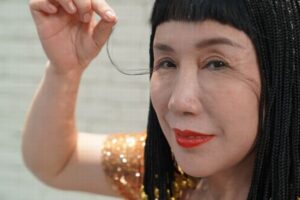 その長さなんと20cm以上！まつ毛が長い中国人女性、ギネス記録を更新