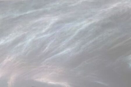 火星の上空に虹色の雲が出現、「キュリオシティ」が撮影に成功