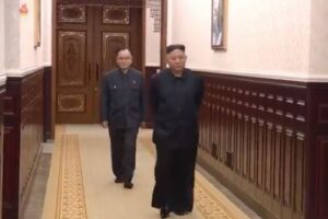 あれ、痩せた？スリムになった金正恩氏が公の場に姿を現す
