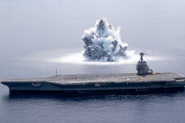 米海軍が空母を使い衝撃テスト、爆発でM3.9の地震も発生