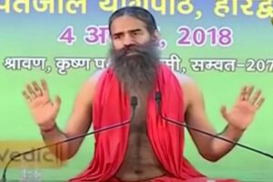 西洋医学を批判していたインドのヨガ指導者、結局ワクチンを打つと表明