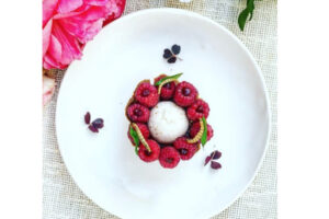 虫を食べさせるパリのレストランが、美味しいと評判らしい