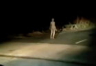 拡散されているインドのエイリアン動画、正体は裸で歩く女性と判明