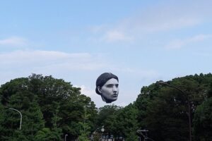代々木の巨大な顔、海外の反応もやっぱりJunji Ito?