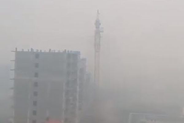 シベリアの山林火災、都市に大量の煙が押し寄せ、住民も屋内に避難