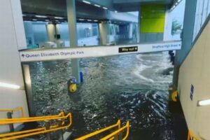 ロンドンで豪雨、駅や通りも浸水、家でもトイレから水が溢れ出す