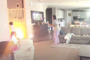 自宅でホバーボードが爆発 部屋が煙に包まれ 炎が上がる 動画 国際ニュースまとめサイト