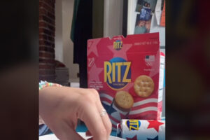 リッツクラッカーのギザギザには理由があった！意図された利用法とは