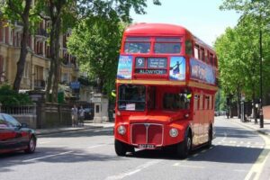 イギリスで新型コロナにより死者が増加、27日には130人が死亡