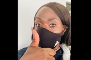 暑すぎる！東京の猛暑を世界に発信したイギリスの記者があのヒンヤリアイテムをゲット！