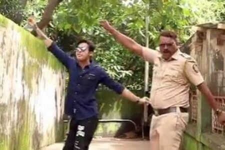 インドで「踊る警察官」が話題に、インスタのフォロワーも2万人以上