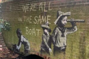 新たなバンクシーの作品か？イギリスで2つのアート作品が見つかる